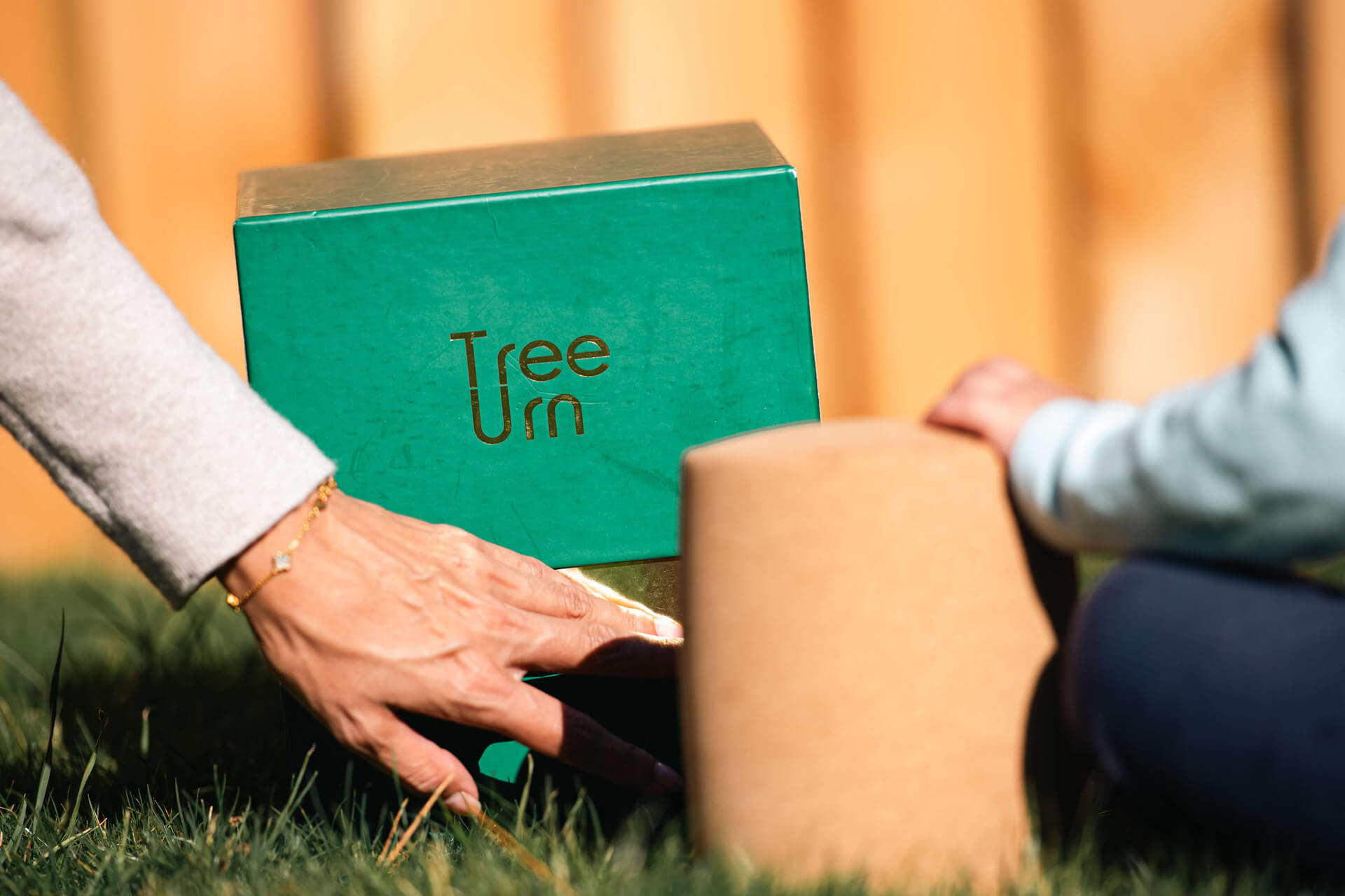 Tree Urn - Arrive